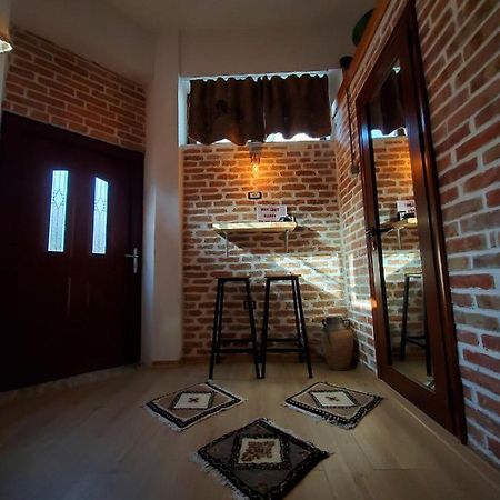 Relax Inn Korce Exterior photo