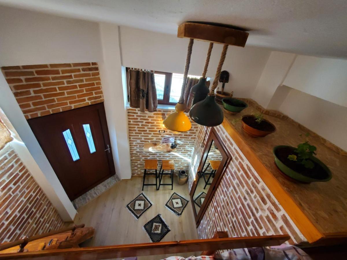 Relax Inn Korce Exterior photo