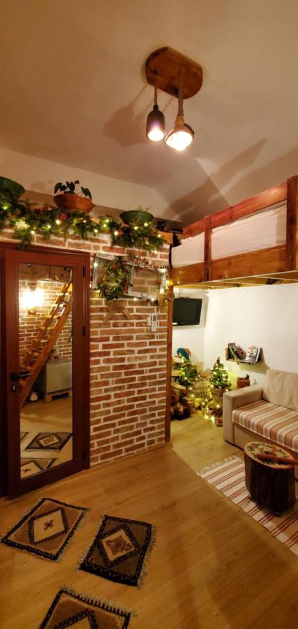 Relax Inn Korce Exterior photo