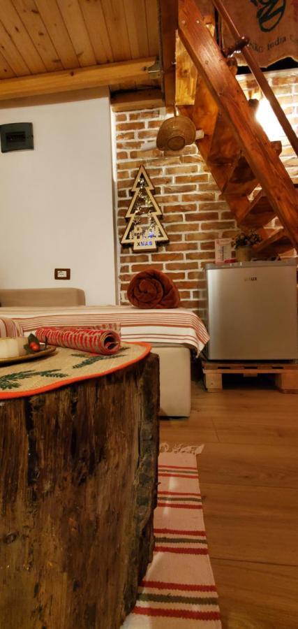 Relax Inn Korce Exterior photo