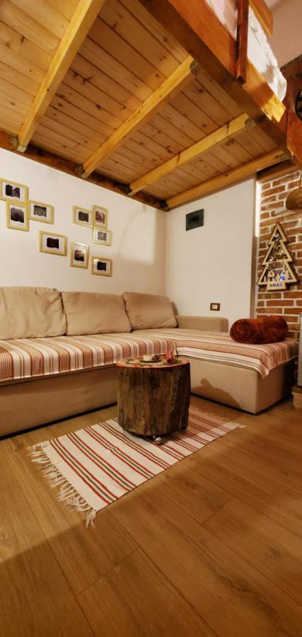 Relax Inn Korce Exterior photo